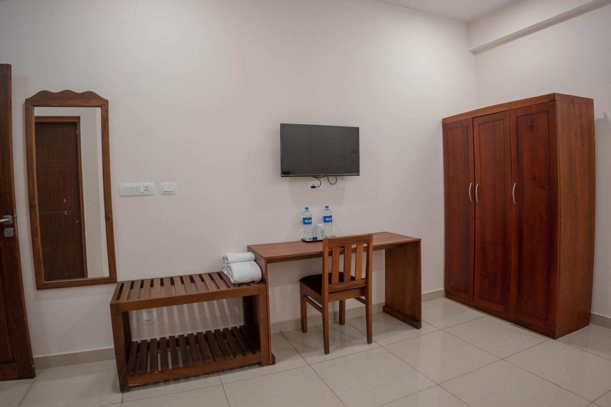 Daffodils Luxury Airport *
