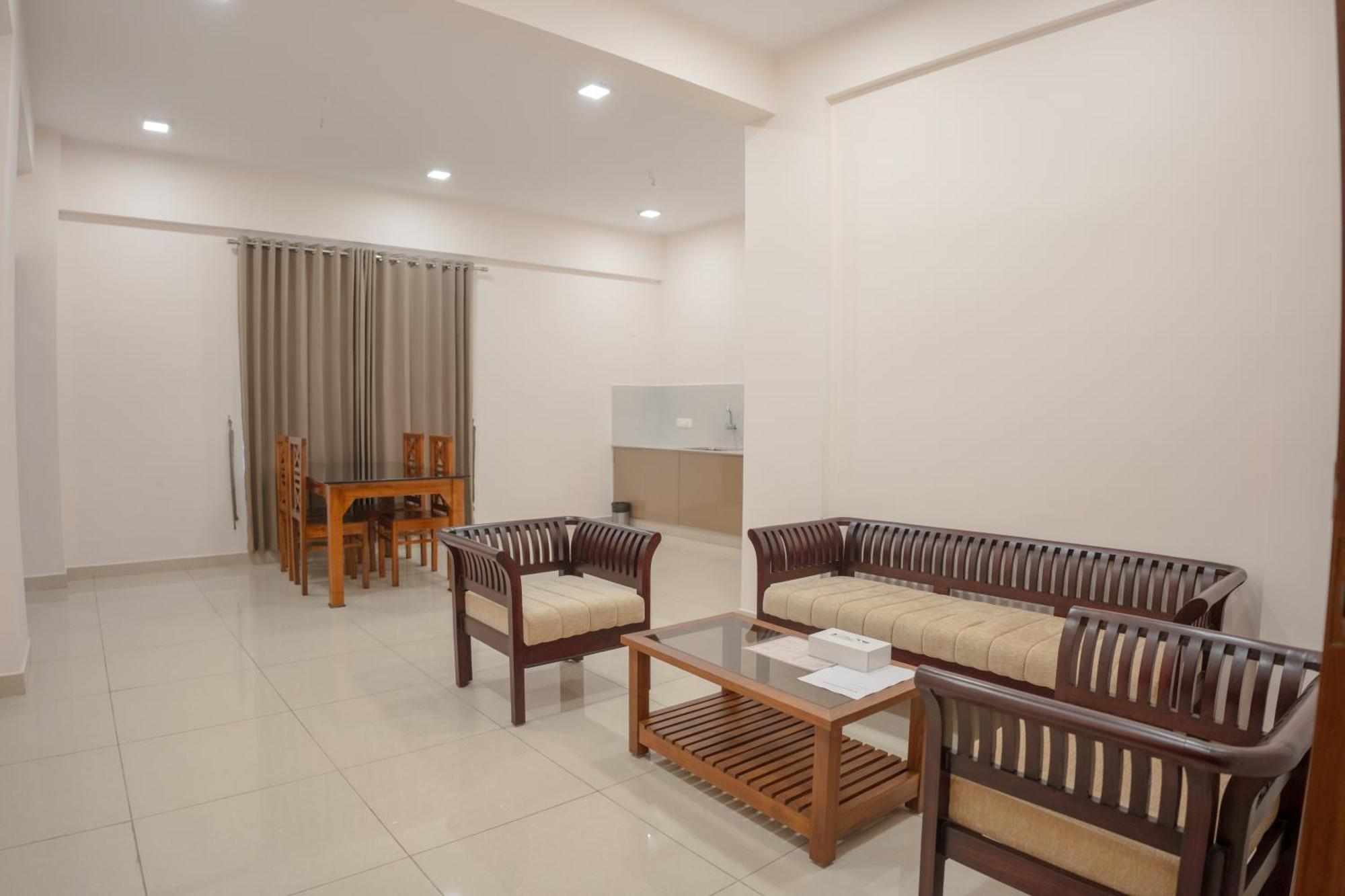 Daffodils Luxury Airport *